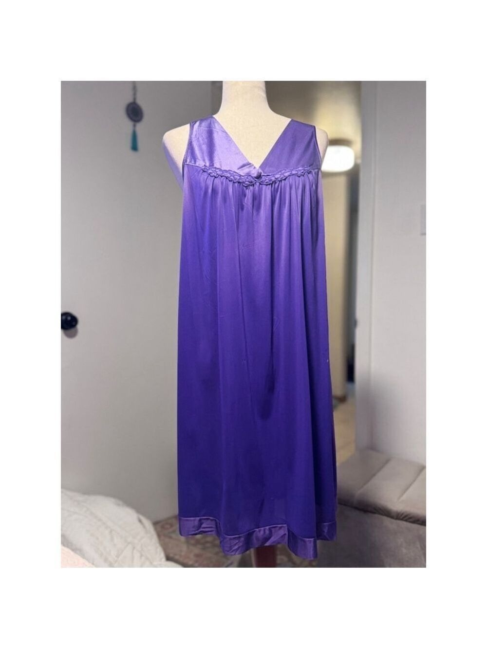 Vintage Vanity Fair gown sleeveless size medium purple Guatemala 100% nylon